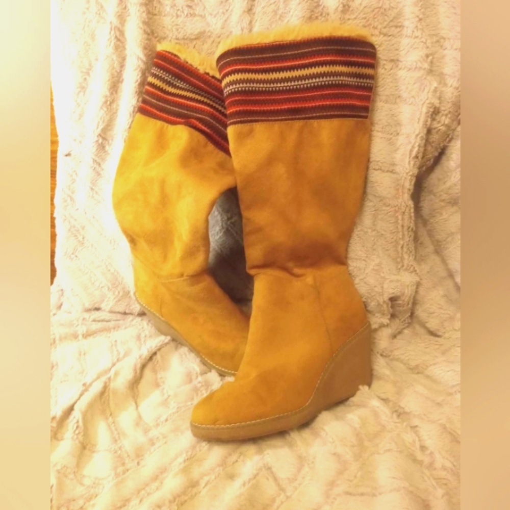 Wedged boots
